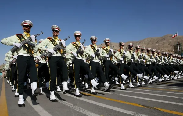 مراسم سی و چهارمین دوره دانش آموختگی دانشجویان دانشگاه علوم انتظامی روز یکشنبه با حضور فرمانده نیروی انتظامی برگزار شد./IRNA
