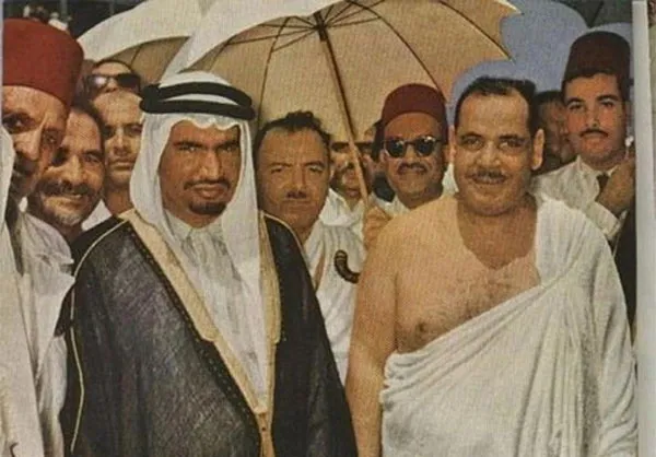 رئیس هیئت حجاج مصرى در کنار حاکم جده شاهزاده &laquo;عبد الرحمن السدیری&raquo; 