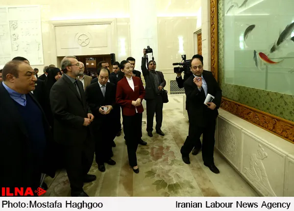 علی لاریجانی رئیس مجلس شورای اسلامی در سفر خود به چین از پارلمان چین&lrm; بازدید کرد