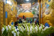 عکس: گل آرایی حرم امیرالمؤمنین(ع) در آستانهٔ میلاد پیامبر(ص)