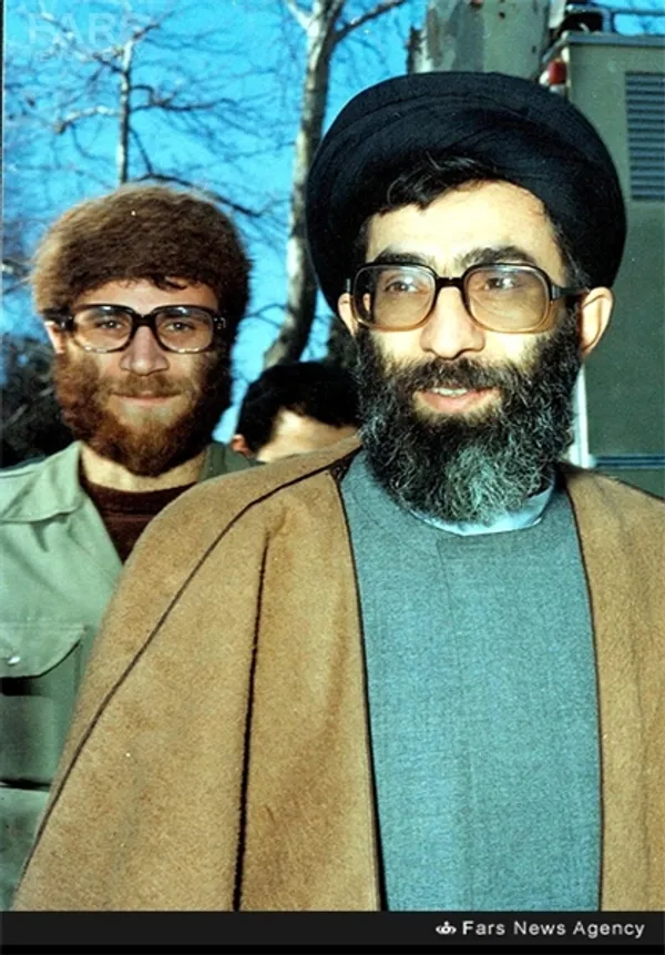6.شهید محمد بروجردی در کنار آیت&zwnj;الله&zwnj;خامنه&zwnj;ای از فرماندهان سپاه پاسداران انقلاب اسلامی ـ 1358