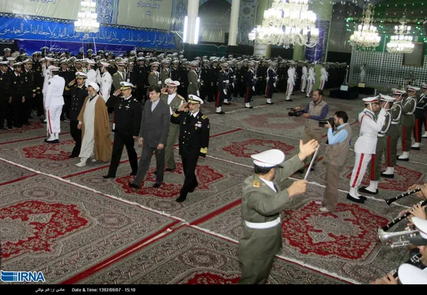  ادای احترام فرماندهان نیروی دریایی ارتش به مقام امام راحل