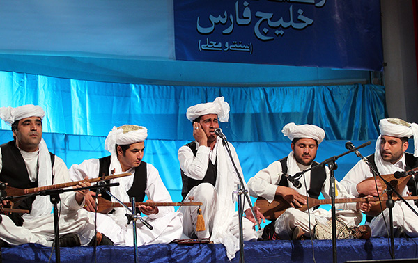 از موسیقی محلی تا پلیلیستهای اینستاگرامی؛ ذائقه شنیداری ایرانیها کجا رفت؟ از موسیقی محلی تا پلیلیستهای اینستاگرامی؛ ذائقه شنیداری ایرانیها کجا رفت؟
