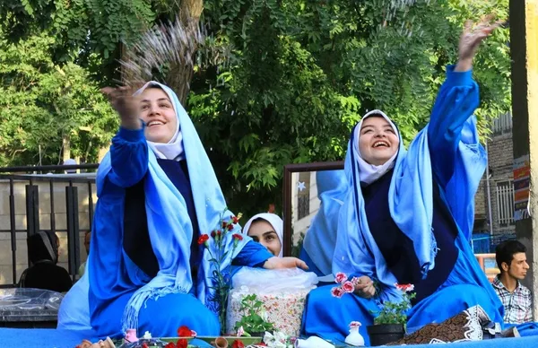 در آستانه فرارسیدن ماه مبارک رمضان و راه اندازی کاروان توزیع گل و شیرینی همراه با به نمایش گذاشتن آداب و رسوم قدیمی تهران/TABNAK

