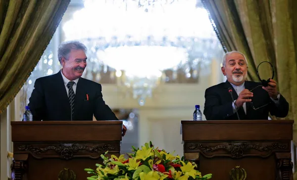 ژان اسلبورن و محمد جواد ظریف وزرای خارجه لوکزامبورگ و ایران روز سه شنبه پس از دیدار در نشست خبری مشترک به سوالات خبرنگاران پاسخ دادند/IRNA
