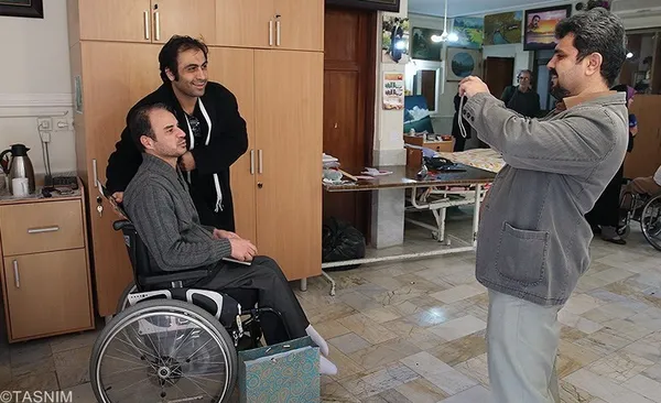 سعید شهروز خواننده موسیقی پاپ در آسایشگاه جانبازان ثارالله
