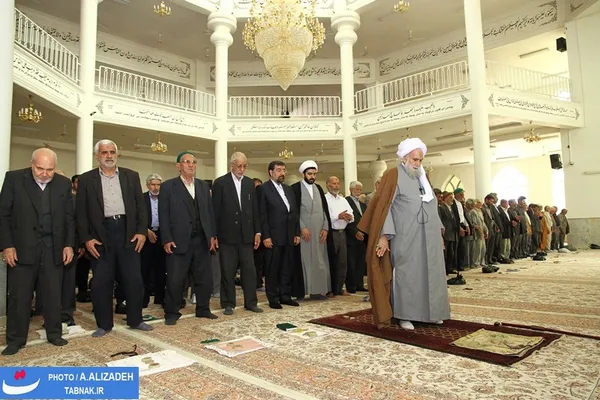 نماز جماعت در مسجد جامع کاشمر با حضور دکتر محسن رضایی