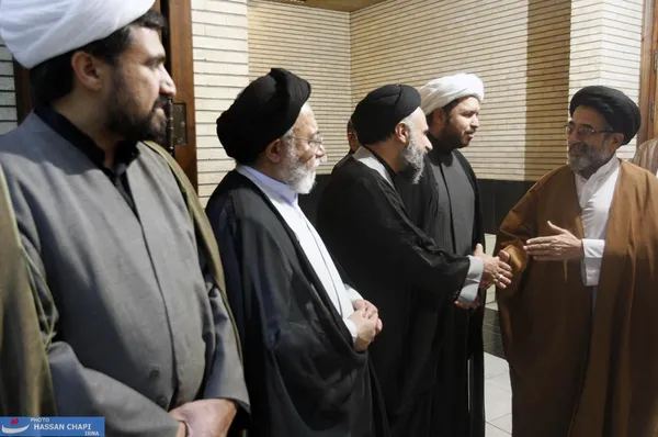 حجت الاسلام موسوی لاری در مجلس ترحیم همسر آیت الله حائری شیرازی در مسجد نور تهران