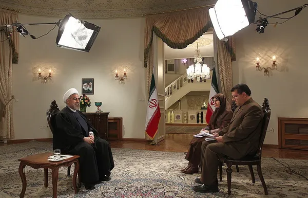 رئیس جمهور در گفت&zwnj;وگوی زنده تلویزیونی از مردم به دلیل همراهی با دولت و نقش آنها در مسیر کشور تشکر کرد/سایت ریاست جمهوری
