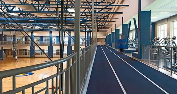 دانشگاه ایالتی "مورهد"(Morehead State University )

مرکز تفریحی دانشگاه ایالتی "مورهد" به طور کامل توسط خود دانشجویان تاسیس شده است. ساختمان این مرکز دارای سه باشگاه تناسب اندام، سه زمین بسکتبال، یک مسیر پیاده&zwnj;روی و یک زمین تنیس است.

در خارج از این مرکز نیز فعالیت&zwnj;هایی صورت می&zwnj;گیرد که برای دانشجویان جنبه&zwnj;های مثبت جسمی و روانی دارد.