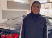 الهه منصوریان حین خرید خودروی بی ام و
