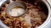تهیه روغن الاغ توسط بلاگر برای درمان دردها!