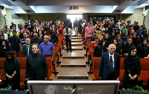 مراسم یادبود زنده یاد نیما وارسته، نوازنده و آهنگساز، عصر روز جمعه در فرهنگسرای شفق برگزار شد./MEHR
