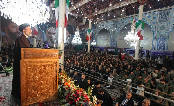 مراسم بزرگداشت سالروز ورود تاریخی امام خمینی (ه) به میهن اسلامی و آغاز دهه فجر روز شنبه با حضور حجت الاسلام ابراهیم رییسی معاون اول قوه قضاییه در حرم مطهر بنیانگذار جمهوری اسلامی برگزار شد/ایرنا
