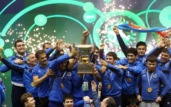 تیم ملی کشتی فرنگی جمهوری آذربایجان در دیدار نهایی جام جهانی کشتی فرنگی ۲۰۱۵ تهران، موفق شد به پیروزی چهار بر چهار (امتیاز فنی مثبت بیشتر ۱۸ بر ۱۷) مقابل تیم روسیه برسد و به عنوان قهرمانی دست یابد.
