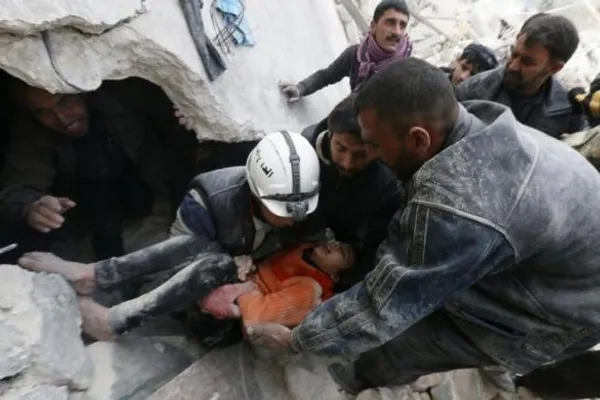 ادامه درگیریهای سنگین بین ارتش سوریه و تروریستها در حلب ، منجر به کشته و مجروح شدن تعدادی از غیر نظامیان شد/رویترز
