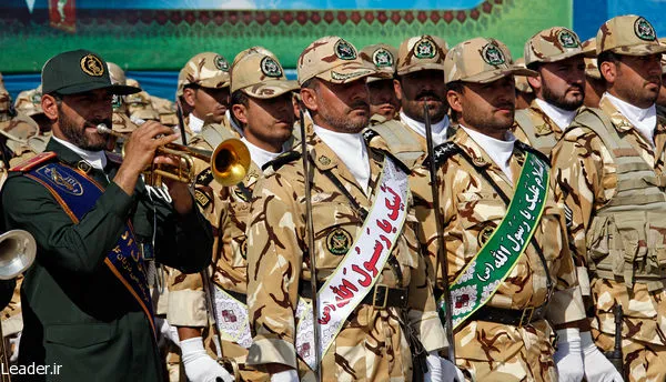 مراسم صبحگاه مشترک يگانهاي نظامي، انتظامي و بسيج استان خراسان شمالي در حضور رهبر انقلاب

21/07/91