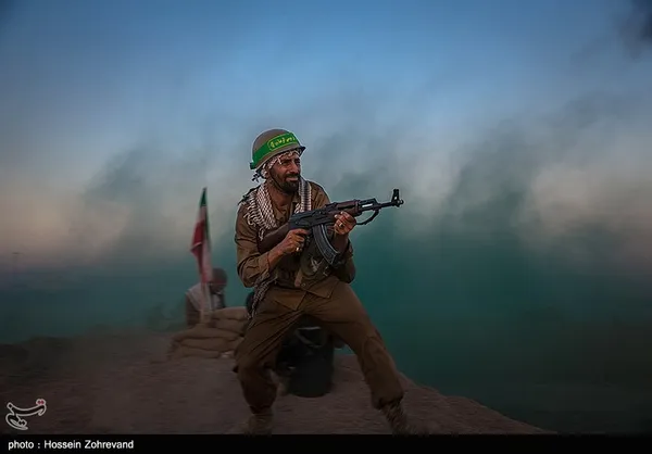 بازسازی عملیات رمضان به مناسبت هفته دفاع مقدس توسط تیپ نیرو مخصوص حضرت زهرا (ع) در بوستان ولایت انجام می شود.
