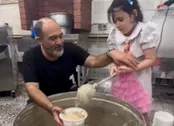 نذری مهران غفوریان و دخترش در روز تاسوعا
