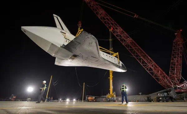 جداسازی اندیور از هواپیمای حاملش؛ پایان سفرهای اندیور!
(AP Photo/NASA, Bill Ingalls)