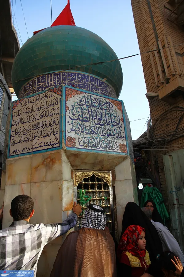 دو مقام کف العباس مناطقی هستند که گفته می&zwnj;شود دست&zwnj;های مبارک در آنجا از بدن حضرت جدا شده و به زمین افتاده&zwnj;اند.