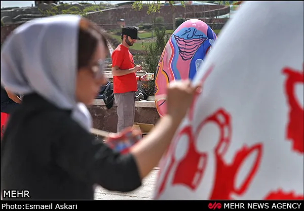 جشنواره تخم مرغ&zwnj;های رنگی، صبح روز جمعه در بوستان آب و آتش آغاز به کار کرد. پنجشنبه ۲۴-۱۲-۹۱