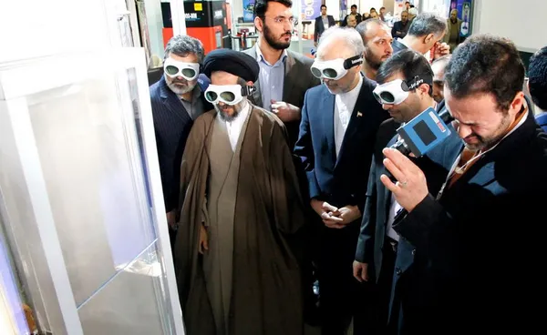 دومین نمایشگاه دستاوردهای مرکز ملی علوم و فنون لیزر با حضور حجت الاسلام ابوترابی و علی اکبر صالحی، رئیس سازمان انرژی اتمی در نمایشگاه بین المللی تهران افتتاح شد./MNA
