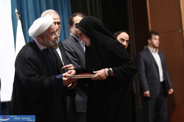 تقدیر از دانشجویان برتر در مراسم آغاز سال جدید تحصیلی دانشگاه ها