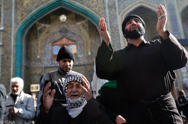 عزاداران حسینی در حرم سالار شهیدان