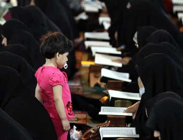 محفل ترتیل جزء خوانی قرآن کریم همه روزه در ایام ماه مبارک رمضان در بارگاه منور امام رضا(ع) برگزار می شود./IRNA
