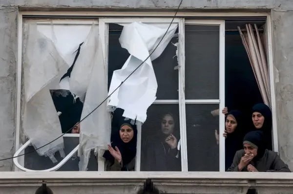 رفح، غزه
عکس العمل زنان فلسطینی با مشاهده اجساد بستگان شهیدشان در بمباران شبانه رژیم صهیونیستی  
