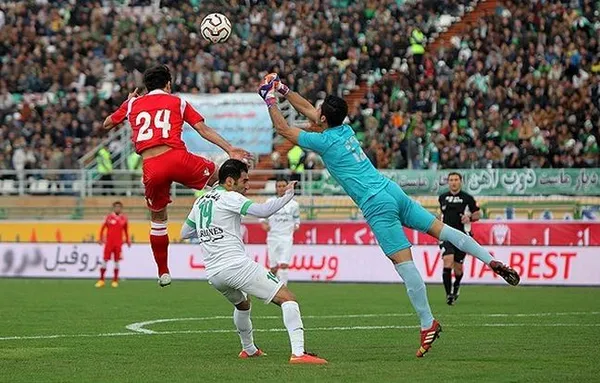 دیدار تیم های فوتبال ذوب آهن اصفهان و پرسپولیس در اصفهان برگزار شد./FNA
