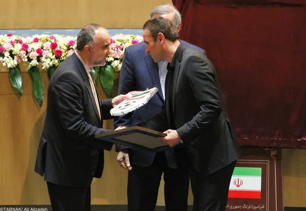 تجلیل از یحیی گل محمّدی