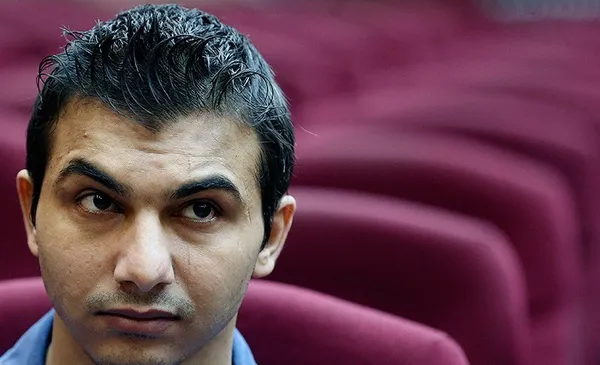 جلسه محاکمه عامل وقوع جنایت سال گذشته در خیابان مدنی تهران که با چاقو یازده نفر را مضروب ویک نفر را به قتل رسانده بود صبح امروز در شعبه ۷۱ دادگاه کیفری استان تهران به ریاست قاضی نورالله عزیزمحمدی برگزار شدکه در پایان عامل این جنایت به اعدام محکوم شد/تسنیم
