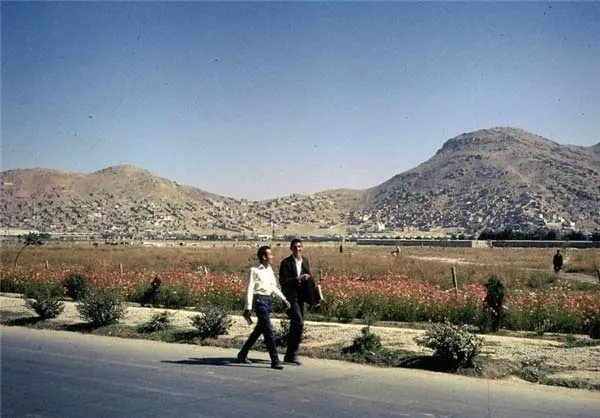 نوجوانان محصل افغان در حال مراجعت به خانه