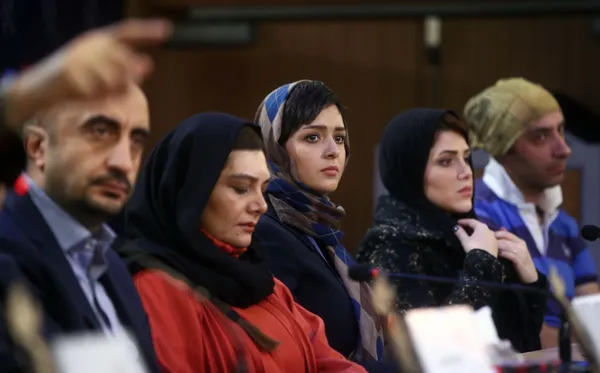 نشست خبری فیلم &laquo;زندگی آقای محمودی و بانو&raquo; روز شنبه با حضور عوامل فیلم در سالن سعدی برج میلاد برگزار شد. عکس ؛ ترانه علی دوستی بازیگر (راست) ، هنگامه قاضیانی بازیگر (چپ)/ایرنا