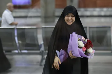 عکس: بازگشت رایزن فرهنگی ایران به کشور پس از اخراج از فرانسه