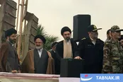 عکس: تصویر کمتر دیده‌ شده از رهبر انقلاب، سید مجتبی خامنه‌ای در منطقه زلزله‌زده سر پل ذهاب