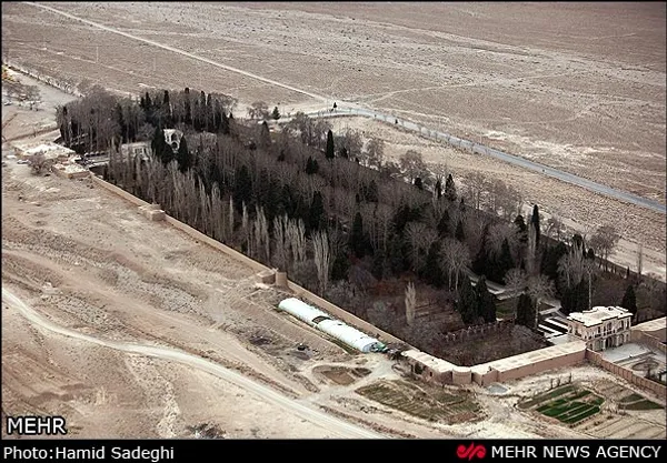 نمای هوای باغ شاهزاده ماهان در کرمان، غنیمتی سبز در میان کویر و خشکی 
یکشنبه 27-12-91
