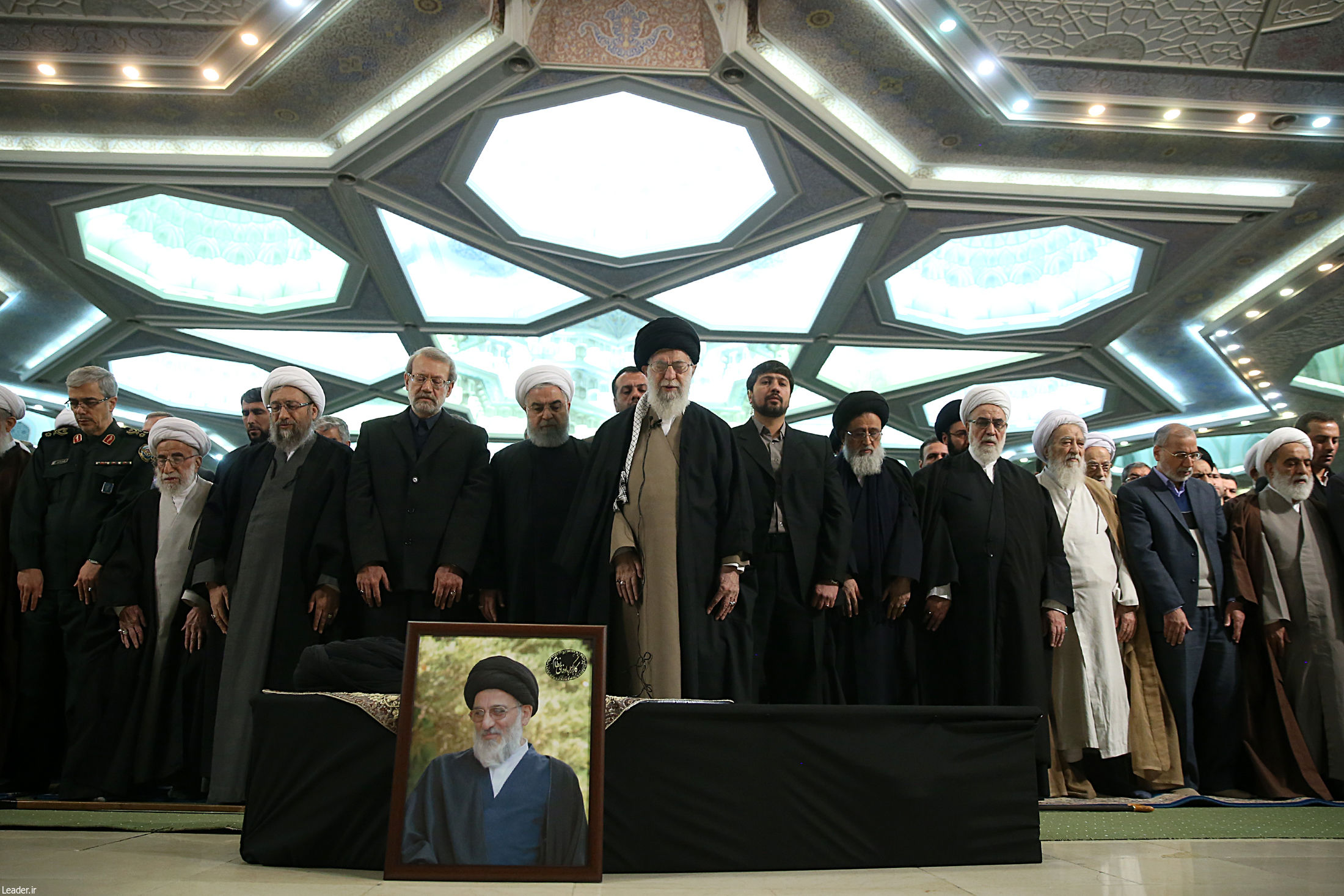 اقامه نماز رهبری بر پیکر آیت الله هاشمی شاهرودی