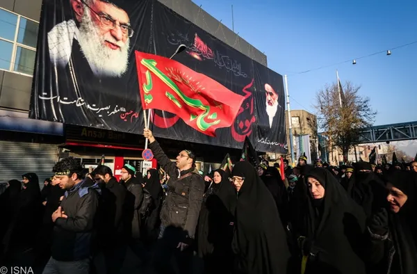 راهپیمایی مردم تهران در بامداد اربعین حسینی