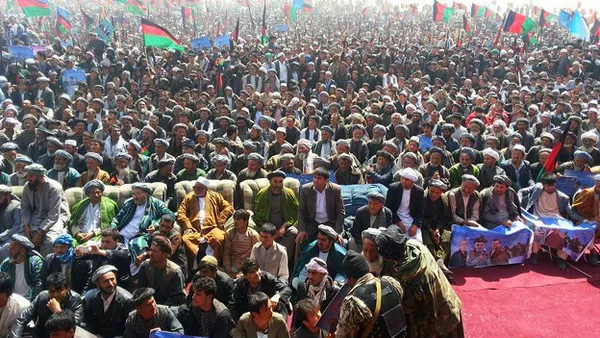 چهار روز مانده به انتخابات ریاست جمهوری افغانستان نامزدها به مبارزات انتخاباتی خود شدت بخشیده و سر زدن به چند ولایت در یک روز را در برنامه&zwnj; کاری خود جای داده&zwnj;اند. /BBC

