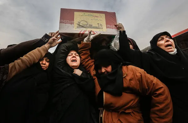 تشییع و خاکسپاری پیکر پنج شهید گمنام در تهران

