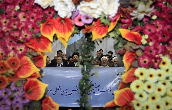 ادای احترام میهمانان کنفرانس وحدت اسلامی به امام خمینی(ره)/ایرنا
