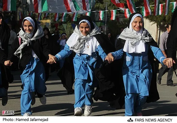 آغاز سال تحصیلی 92-91 دانش آموزان دبستان دخترانه شاهد حضرت زینب(س)