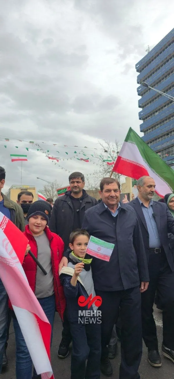 حضور محمد مخبر در راهپیمایی ٢٢ بهمن 