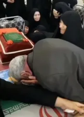 تصویر تلخ از وداع خانواده استاندار شهید با پیکر فرزند