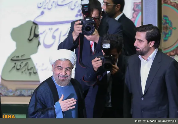 روحانی و سایه هاشمی، تصویر منتخب مراسم روز گذشته که در میان کاربران شبکه های اجتماعی بسیار مورد توجه قرار گرفت.