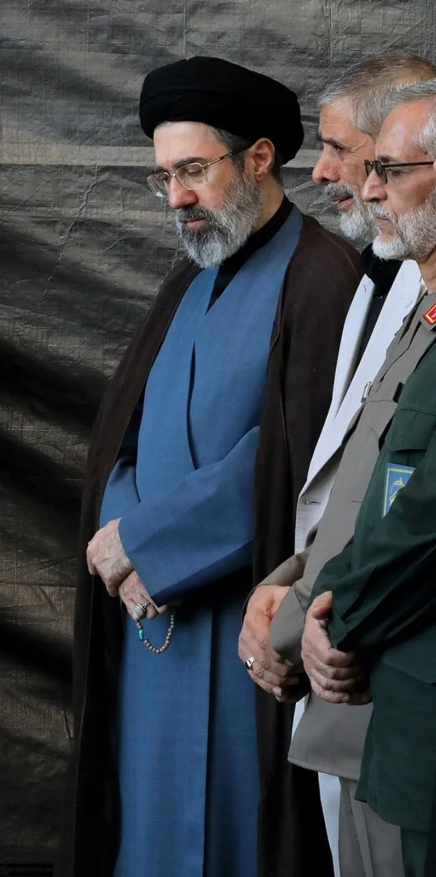 رهبر انقلاب آیت الله سید مجتبی خامنه ای رهبر انقلاب آیت الله سید مجتبی خامنه ای