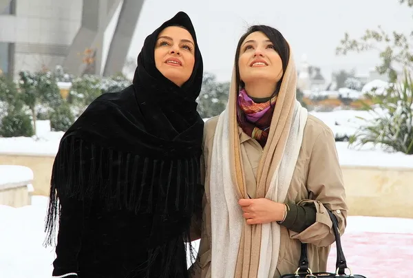 در پنجمین روز از جشنواره بین&zwnj;المللی فیلم فجر، فیلم سینمایی شیار ۱۴۳ ساخته نرگس آبیار اکران شد. در این فیلم مریلا زارعی و گلاره عباسی نقش&zwnj;آفرینی کرده&zwnj;اند. ابراهیم حاتمی&zwnj;کیا از کارگردان این فیلم، همچنین روایت زنانه از دفاع مقدس تمجید ویژه&zwnj;ای کرد/تابناک

